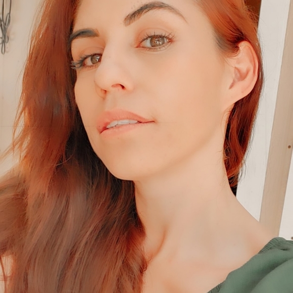 Meet your Posher, Julie - Picture 1 of 1